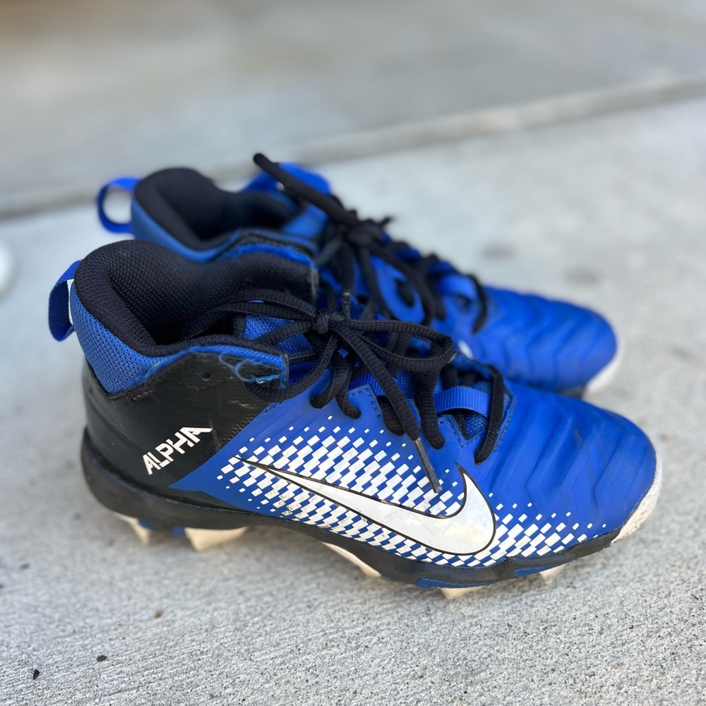 Nike Blue and Black Sneakers Dynamic Design